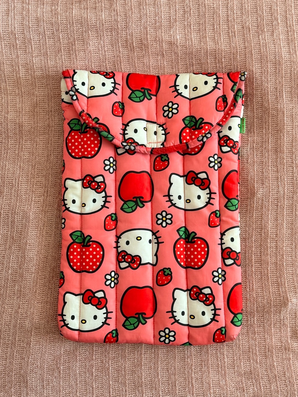 Baggu Puffy Laptop Sleeve 16" - Hello Kitty & Apple